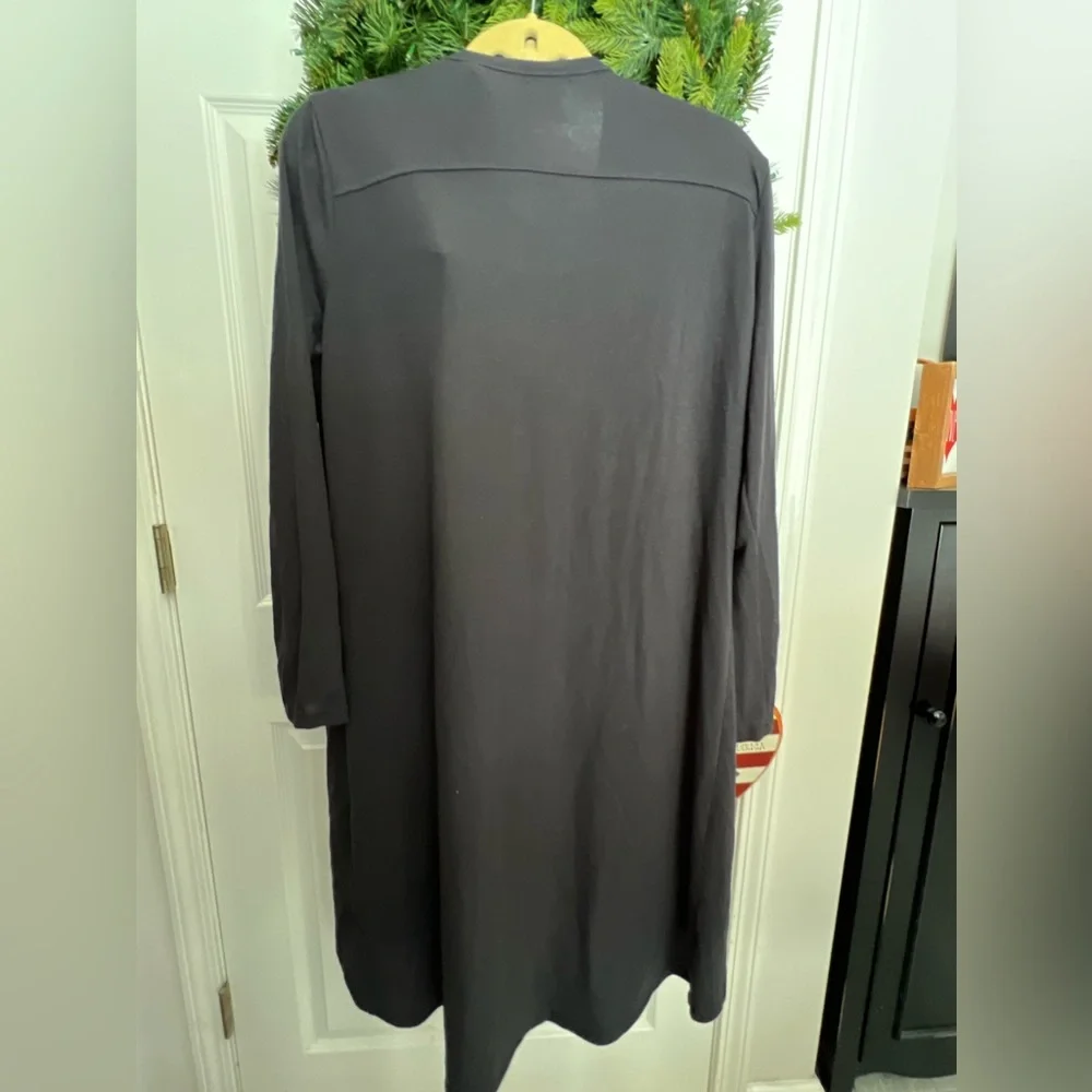 Duster nwot button up, looks gray but is blackish gray,size large - Picture 8 of 8